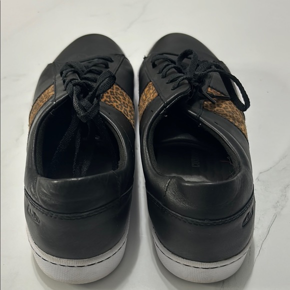 Stylish Black and Leopard Print Women's Sneakers - Picture 3 of 4